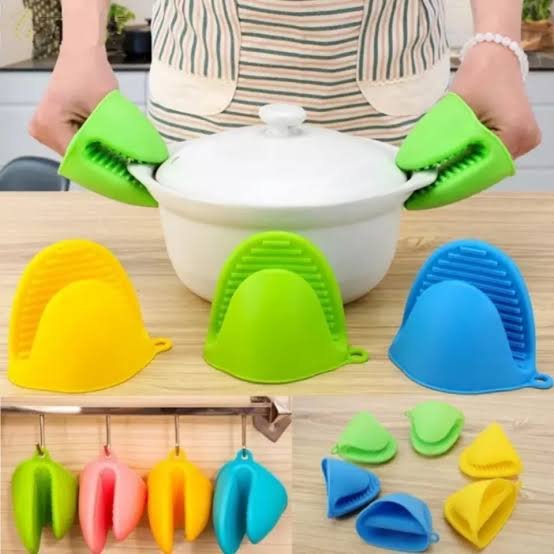 HeatGuard Silicone Pot Holder Set