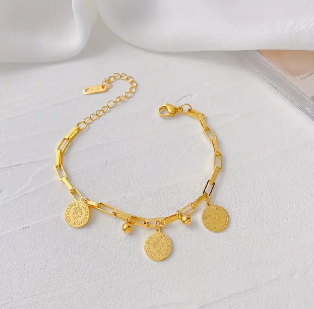 Golden stacked bracelet