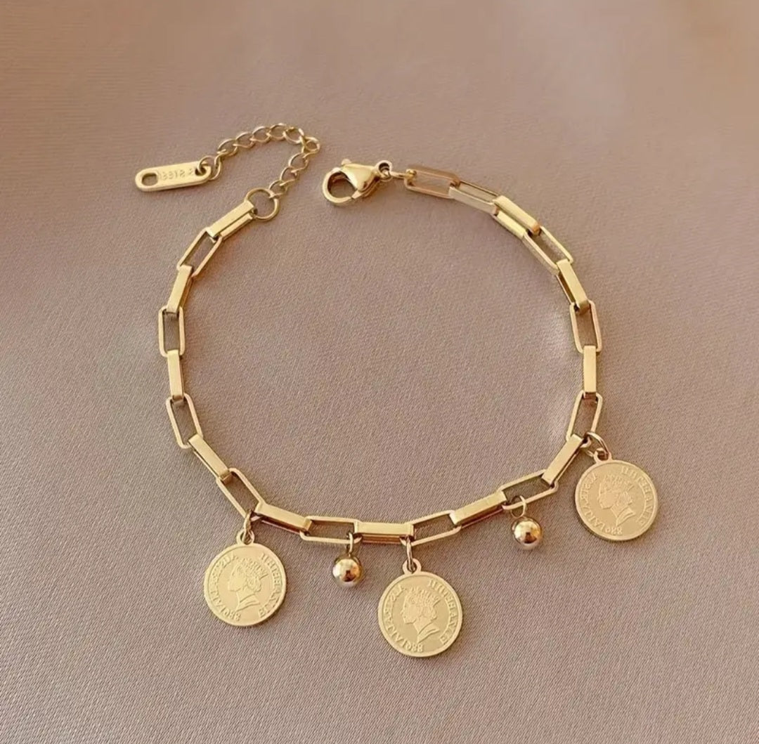 Golden stacked bracelet