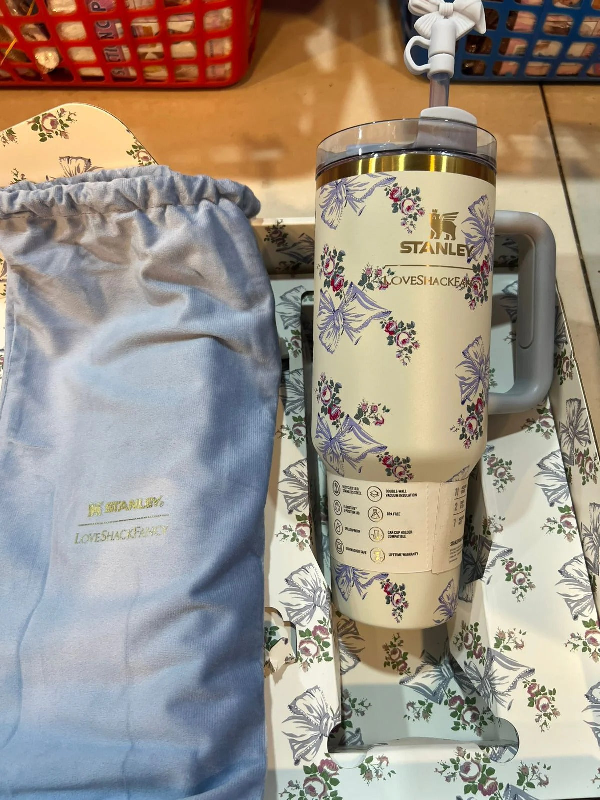 New stainless steel travel mug with handle, lid and straw, large capacity 1.8L Stanley