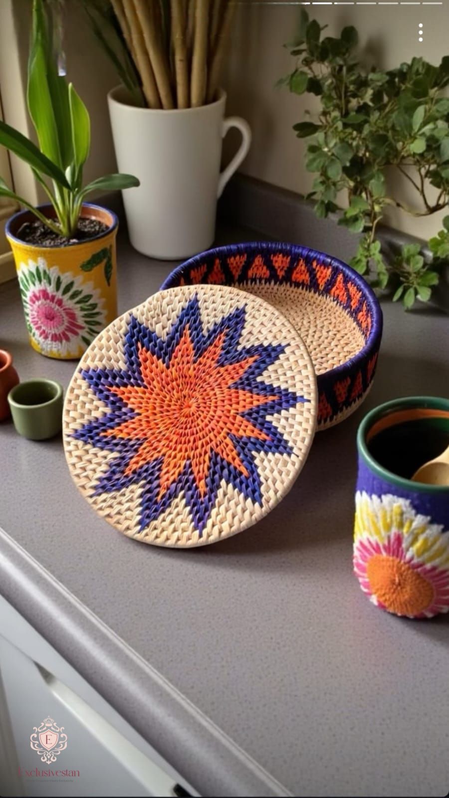 Radiant Star Handwoven Date Palm Leaf Hotpot