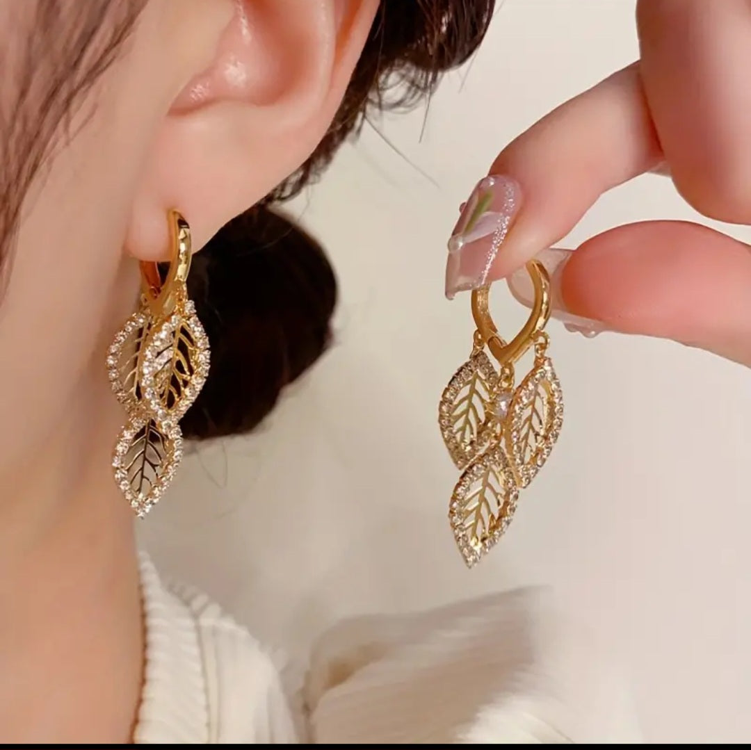 Elegant leaf earing