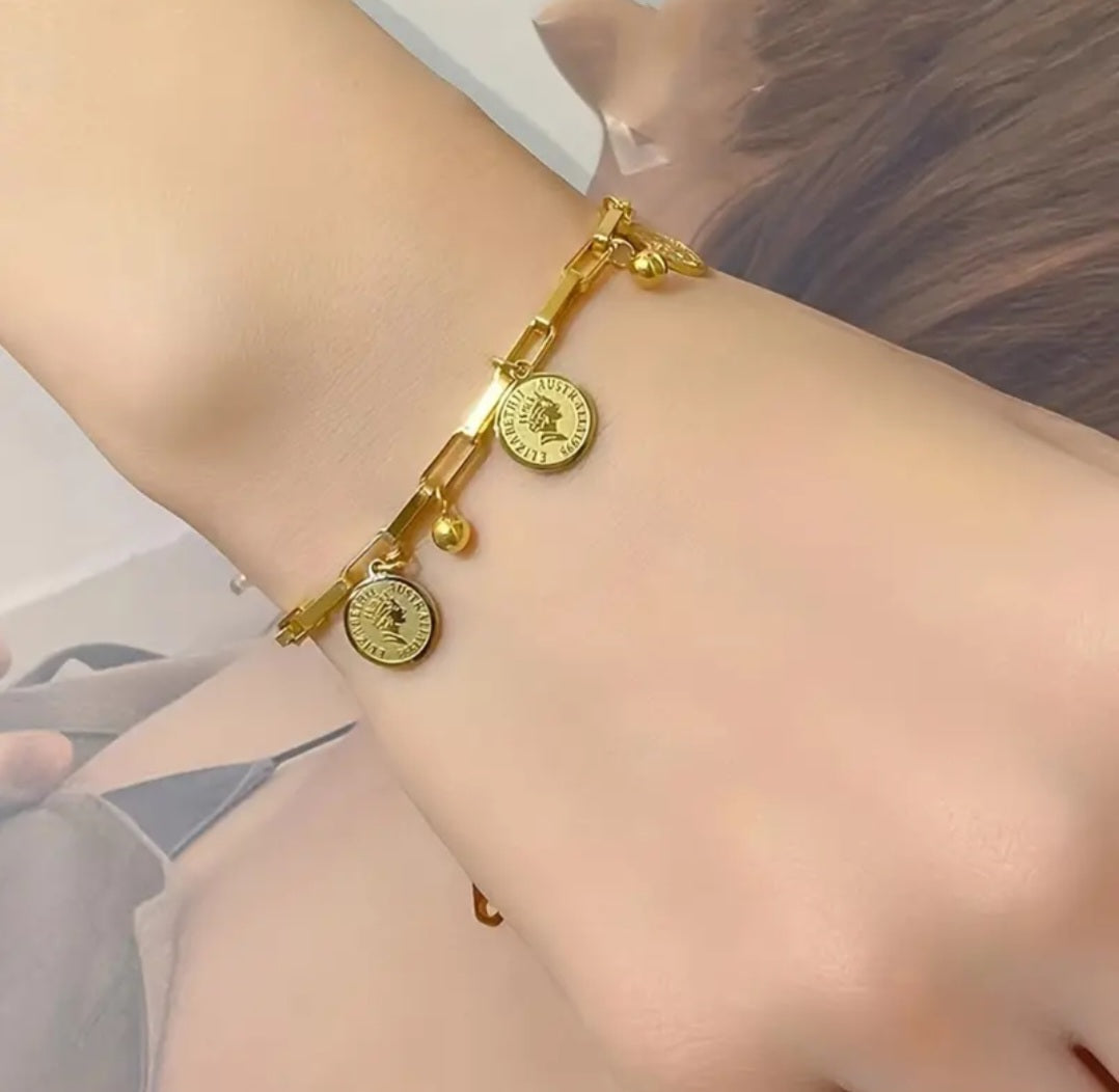 Golden stacked bracelet