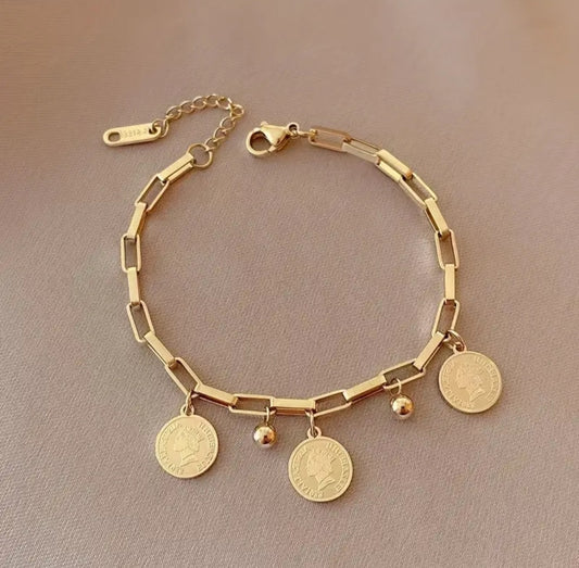 Golden stacked bracelet
