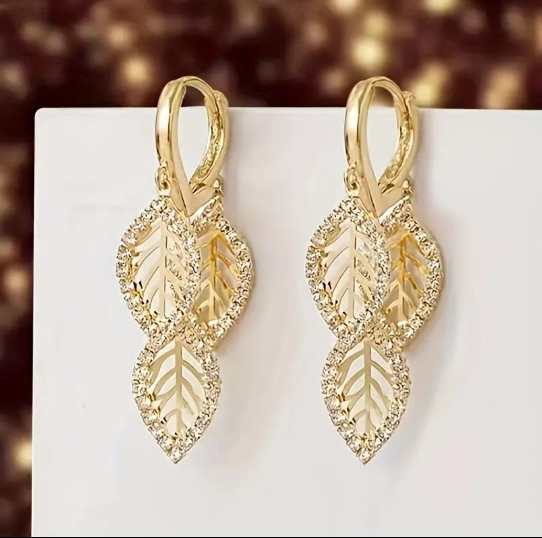 Elegant leaf earing